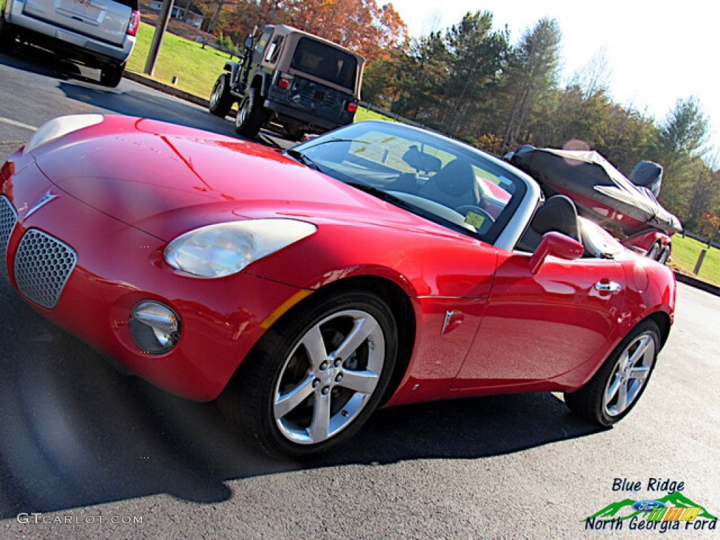 2008 Solstice Roadster - Aggressive Red / Ebony photo #16