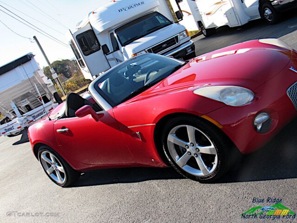 2008 Solstice Roadster - Aggressive Red / Ebony photo #17