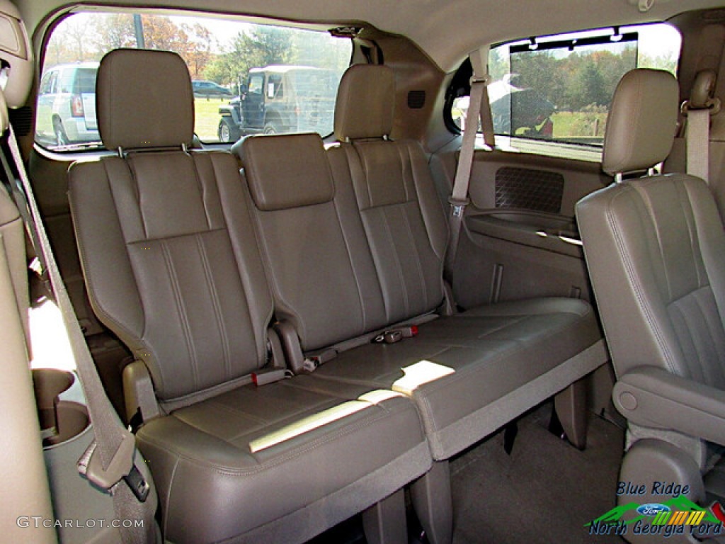 2014 Town & Country Touring - Deep Cherry Red Crystal Pearl / Dark Frost Beige/Medium Frost Beige photo #14