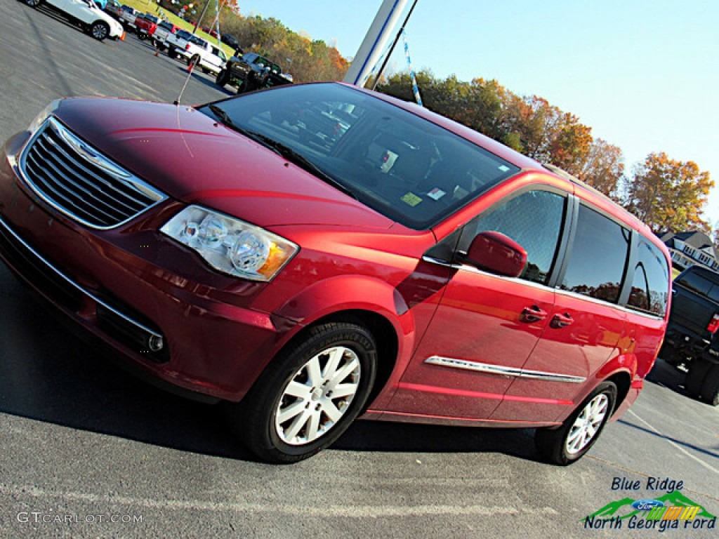 2014 Town & Country Touring - Deep Cherry Red Crystal Pearl / Dark Frost Beige/Medium Frost Beige photo #25