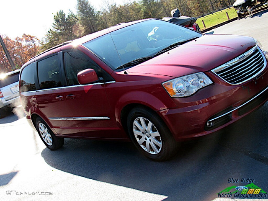 2014 Town & Country Touring - Deep Cherry Red Crystal Pearl / Dark Frost Beige/Medium Frost Beige photo #26