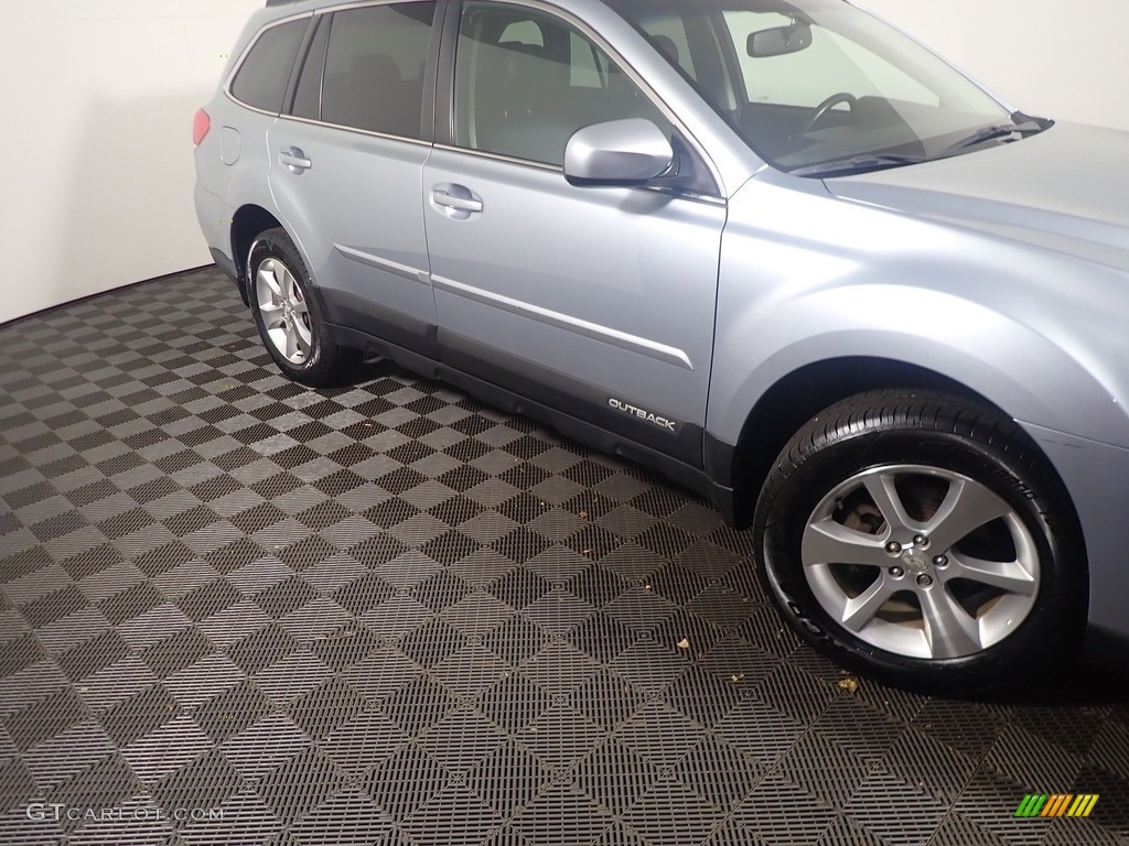 Ice Silver Metallic 2013 Subaru Outback 2.5i Exterior Photo #143246032