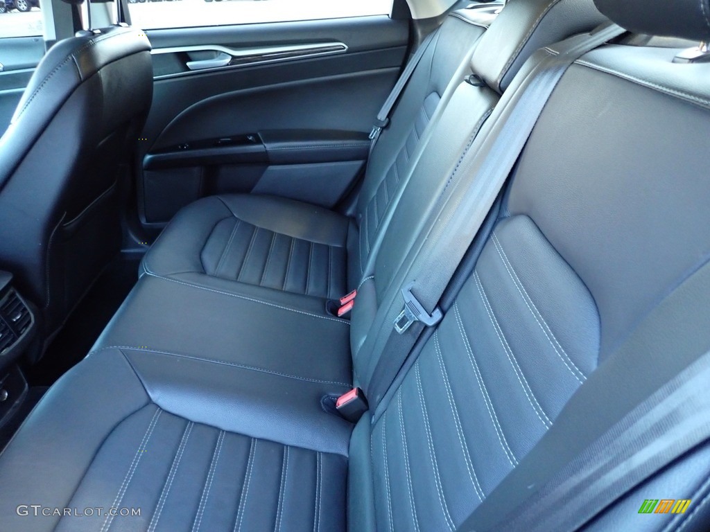 2016 Fusion SE - Ingot Silver Metallic / Charcoal Black photo #12