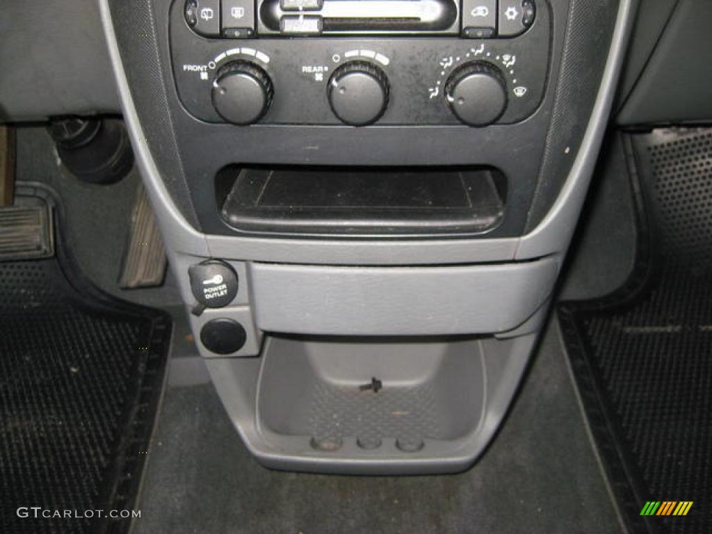 2005 Grand Caravan SE - Bright Silver Metallic / Medium Slate Gray photo #23