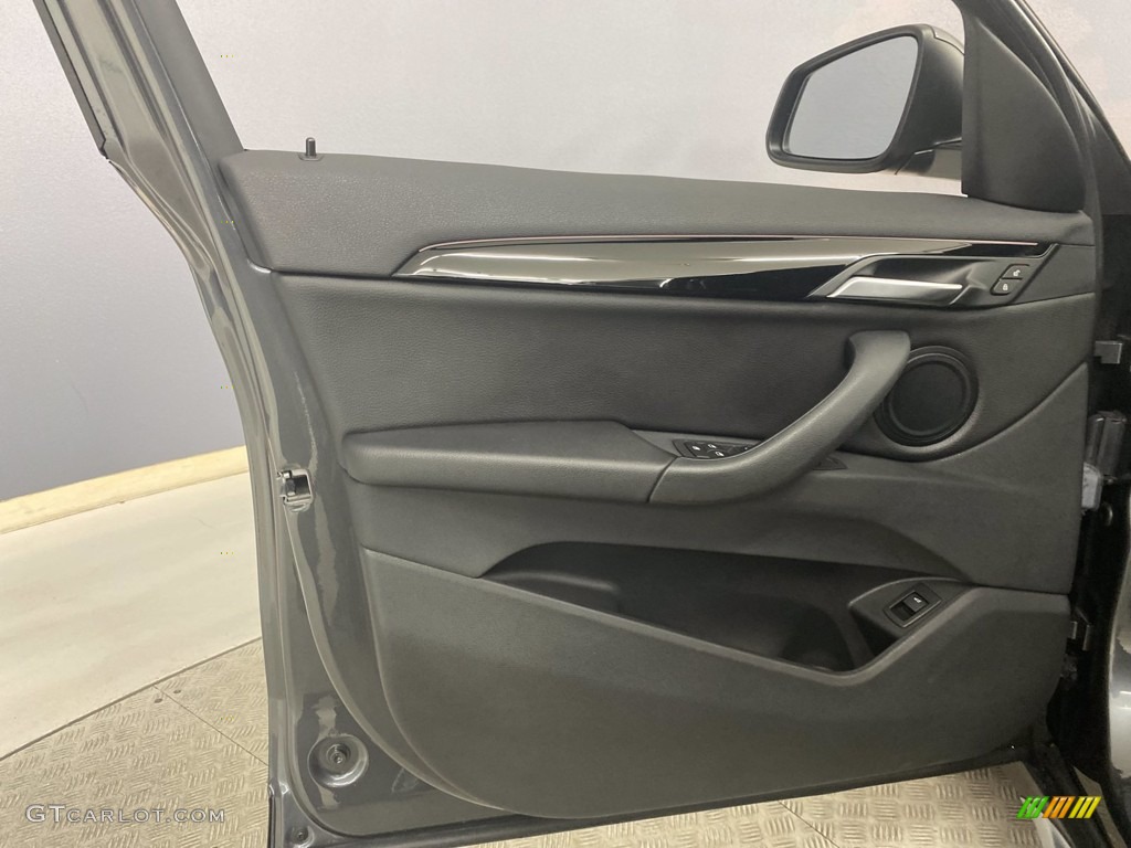 2018 X1 sDrive28i - Mineral Grey Metallic / Black photo #11