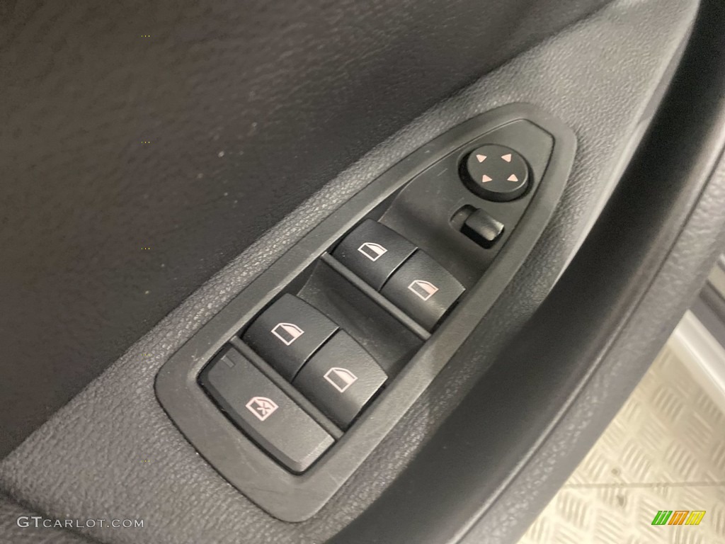 2018 X1 sDrive28i - Mineral Grey Metallic / Black photo #12