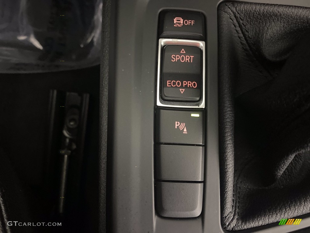 2018 X1 sDrive28i - Mineral Grey Metallic / Black photo #25