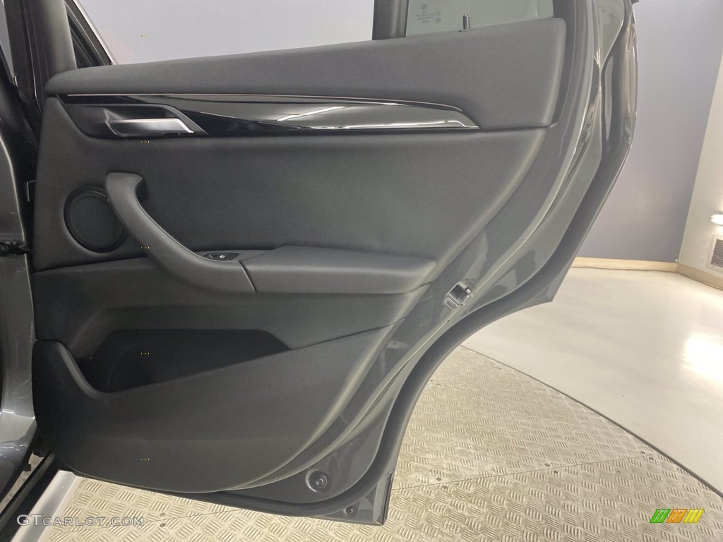 2018 X1 sDrive28i - Mineral Grey Metallic / Black photo #30