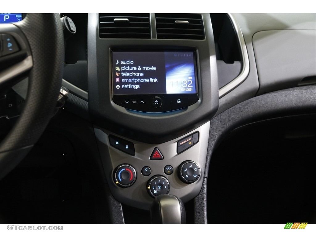 2016 Chevrolet Sonic LT Hatchback Controls Photo #143257906