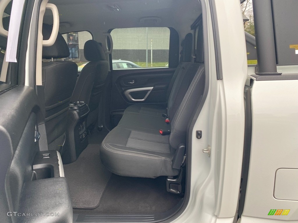 2019 Titan SV Crew Cab 4x4 - Glacier White / Black photo #37