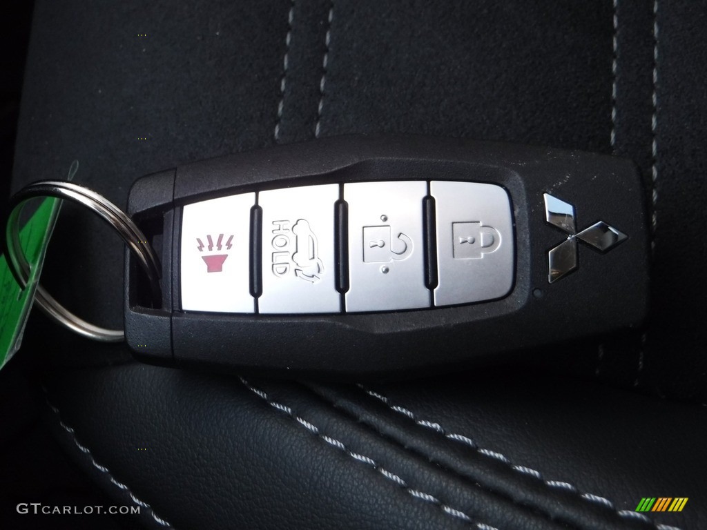 2022 Mitsubishi Outlander SE S-AWC Keys Photos