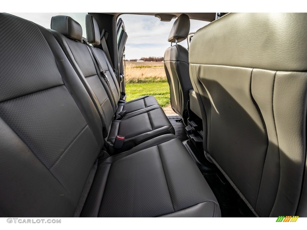 2016 F150 Lariat SuperCab 4x4 - Oxford White / Medium Earth Gray photo #25