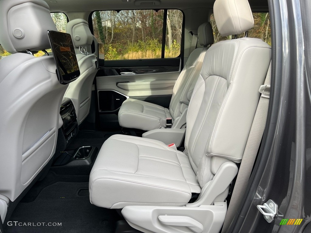 Sea Salt/Black Interior 2022 Jeep Wagoneer Series III 4x4 Photo #143267275