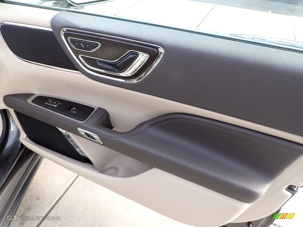 2017 Lincoln Continental Premier Cappuccino Door Panel Photo #143273928