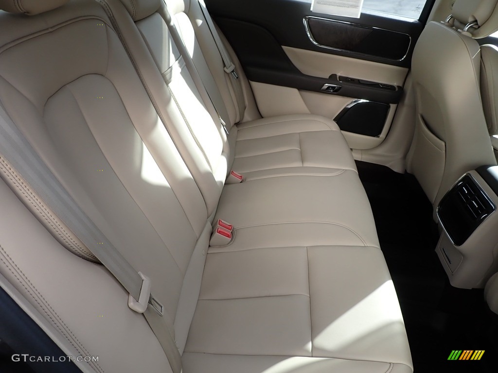 2017 Lincoln Continental Premier Rear Seat Photos