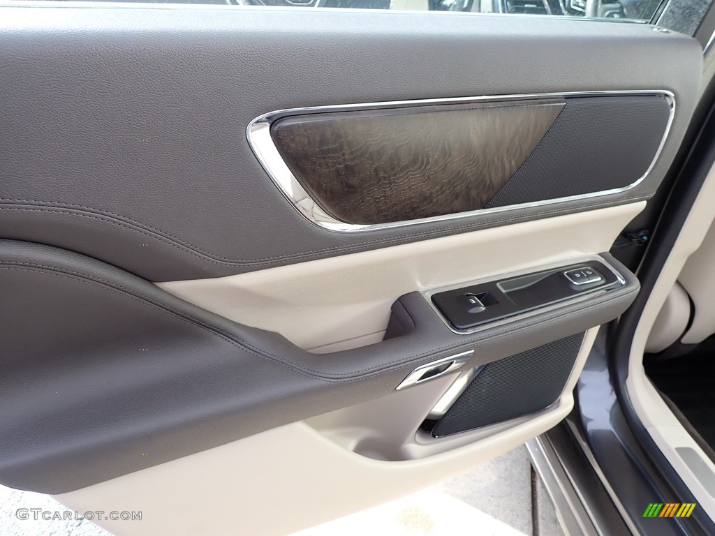 2017 Lincoln Continental Premier Cappuccino Door Panel Photo #143273985