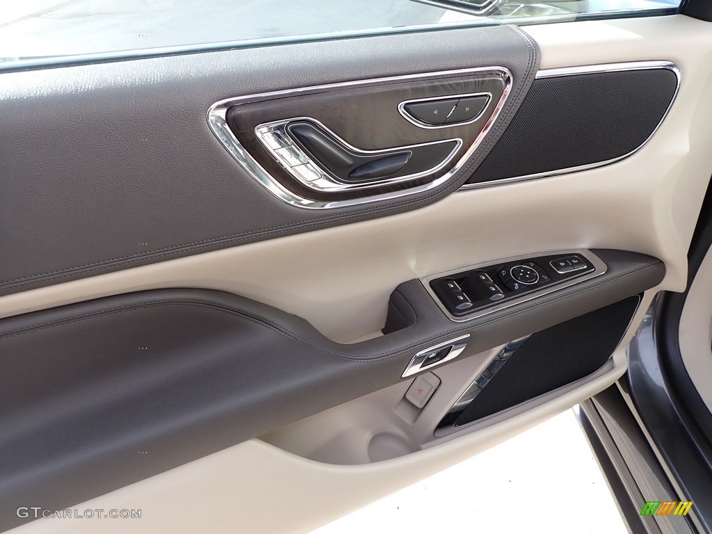 2017 Lincoln Continental Premier Door Panel Photos