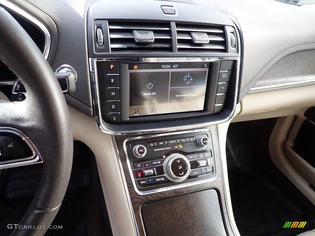 2017 Lincoln Continental Premier Controls Photos