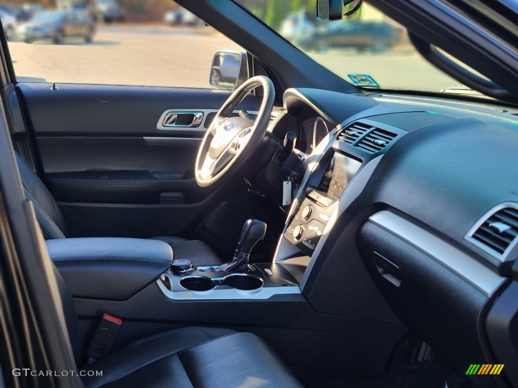 2015 Explorer XLT 4WD - Tuxedo Black / Charcoal Black photo #10