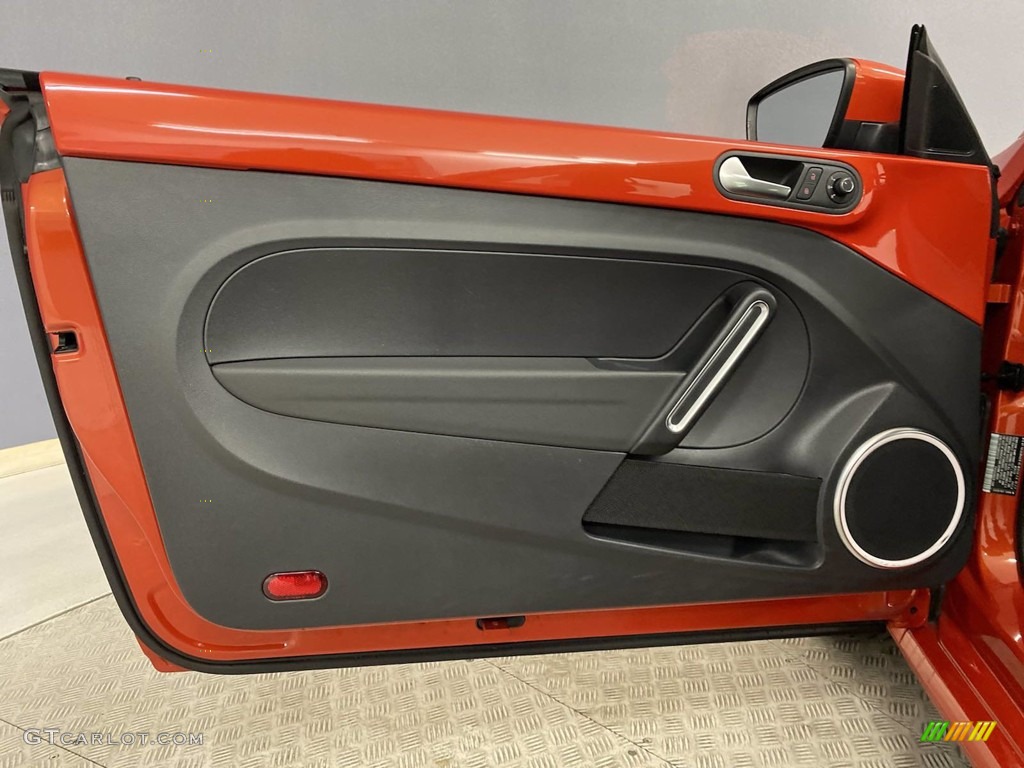 2016 Volkswagen Beetle 1.8T SE Black Door Panel Photo #143275057