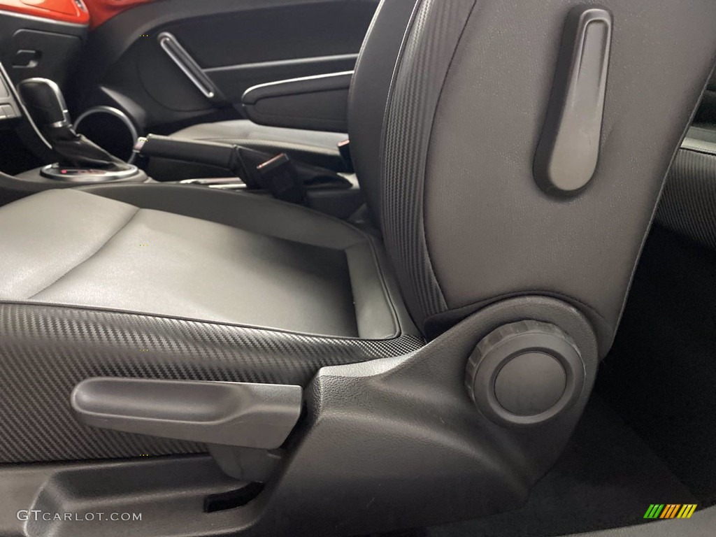 2016 Volkswagen Beetle 1.8T SE Front Seat Photo #143275082