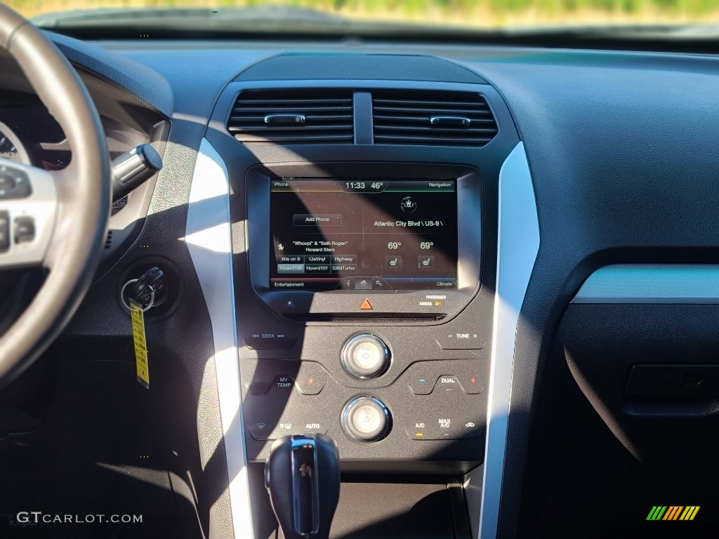 2015 Explorer XLT 4WD - Tuxedo Black / Charcoal Black photo #23