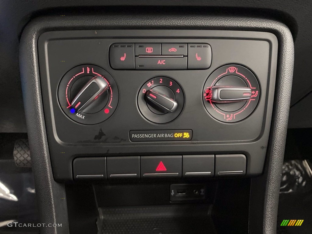 2016 Volkswagen Beetle 1.8T SE Controls Photos