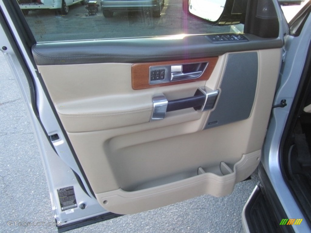 2016 Land Rover LR4 HSE LUX Door Panel Photos