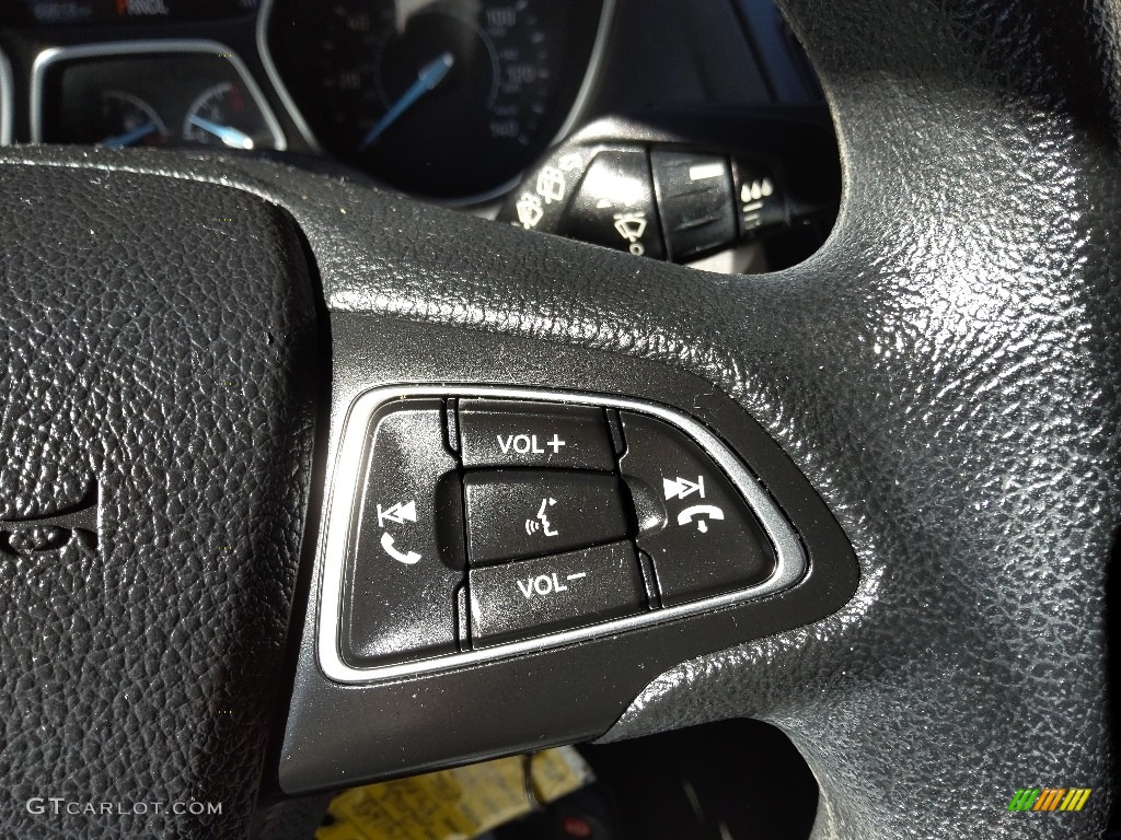 2018 Focus SE Hatch - Oxford White / Charcoal Black photo #19