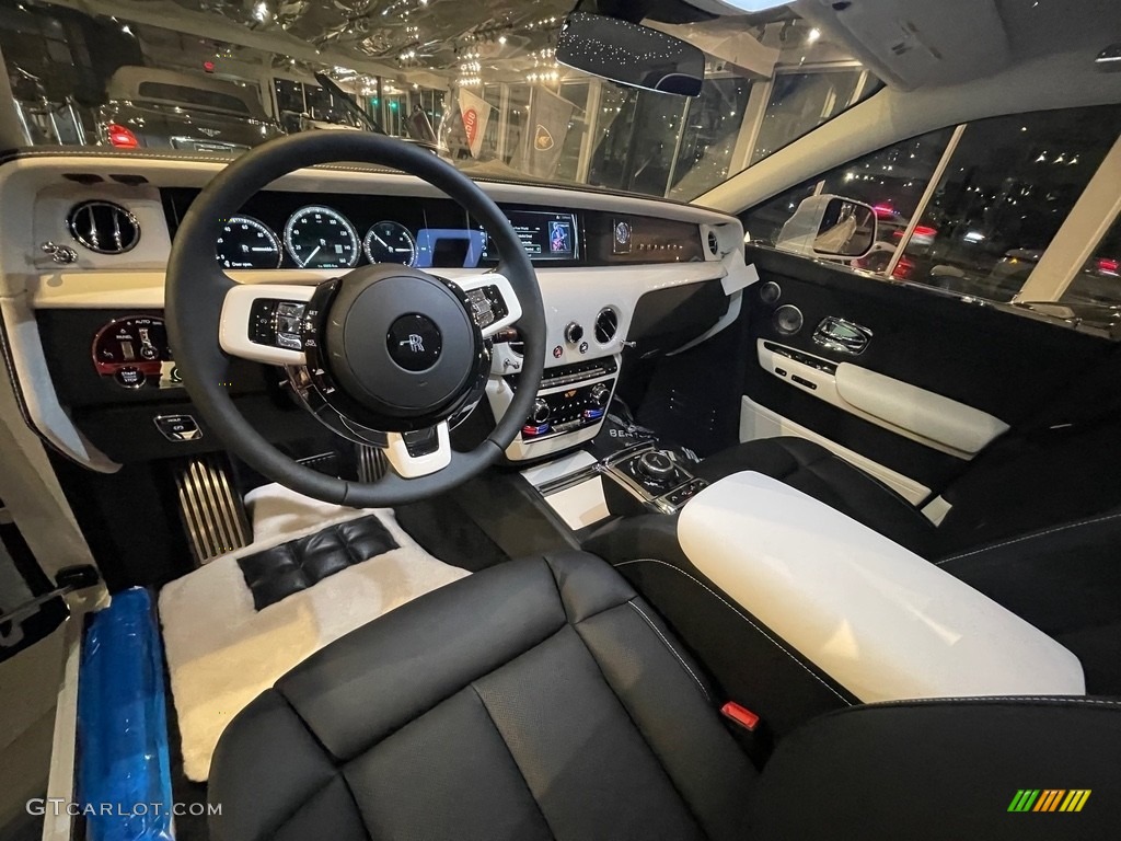 Black/White Interior 2022 Rolls-Royce Phantom Standard Phantom Model Photo #143290200