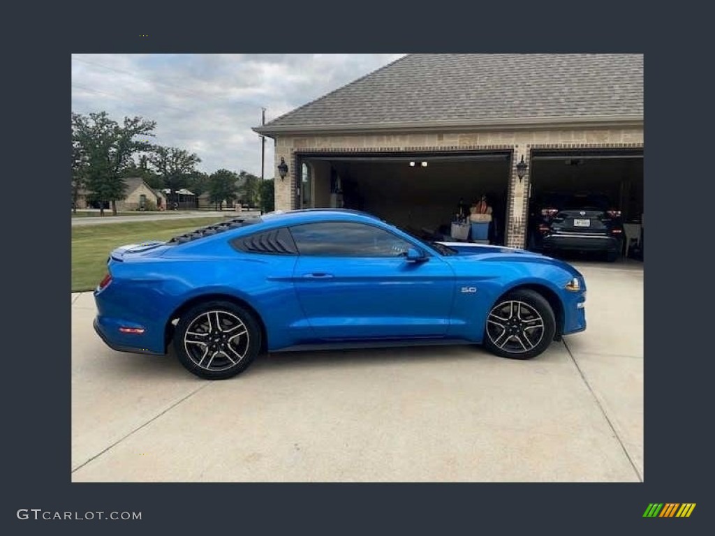 2020 Mustang GT Fastback - Velocity Blue / Ceramic photo #9