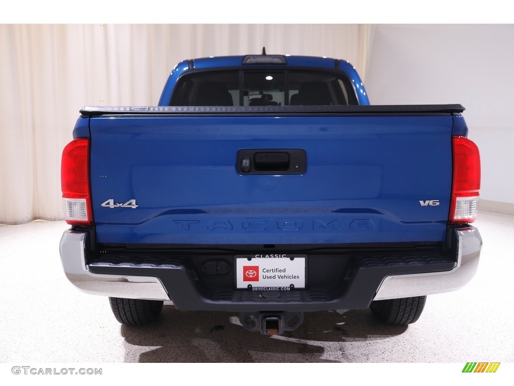 2017 Tacoma SR5 Double Cab 4x4 - Blazing Blue Pearl / Cement Gray photo #17