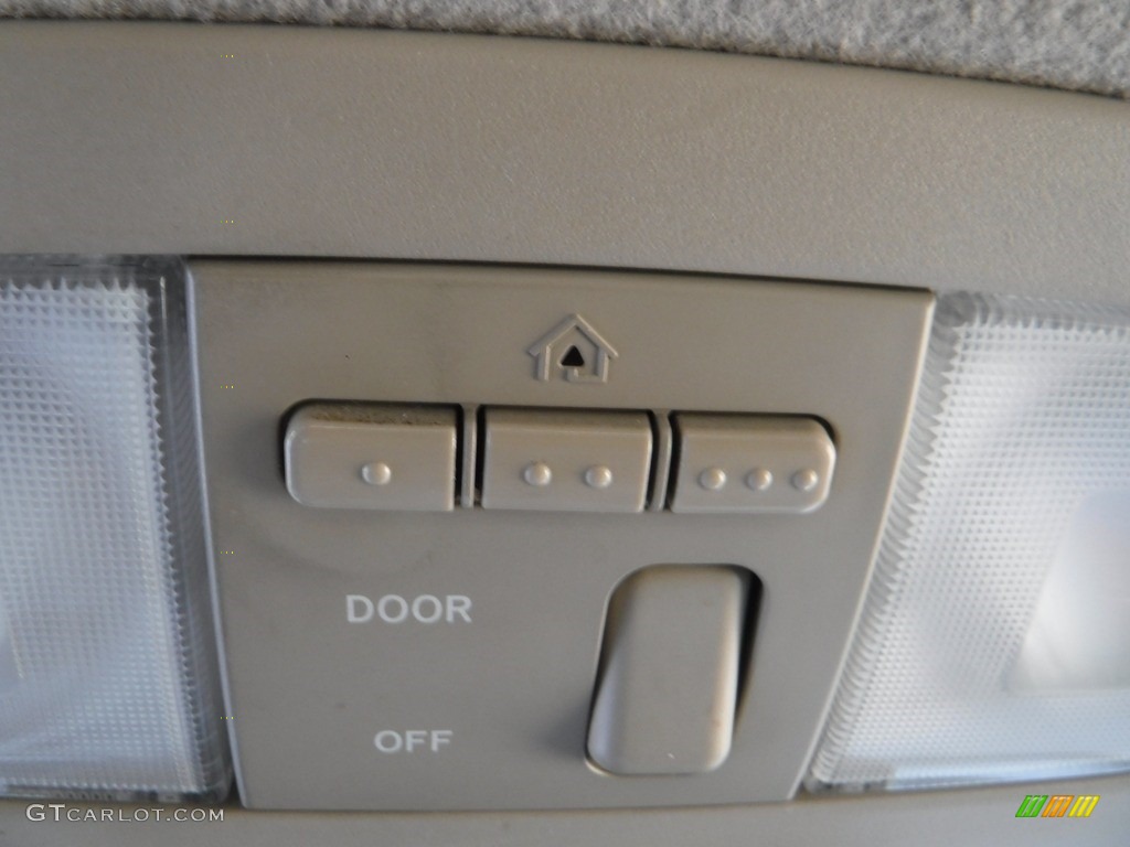 2005 Highlander V6 4WD - Super White / Ivory photo #4