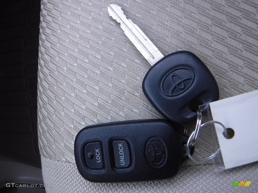 2005 Highlander V6 4WD - Super White / Ivory photo #27