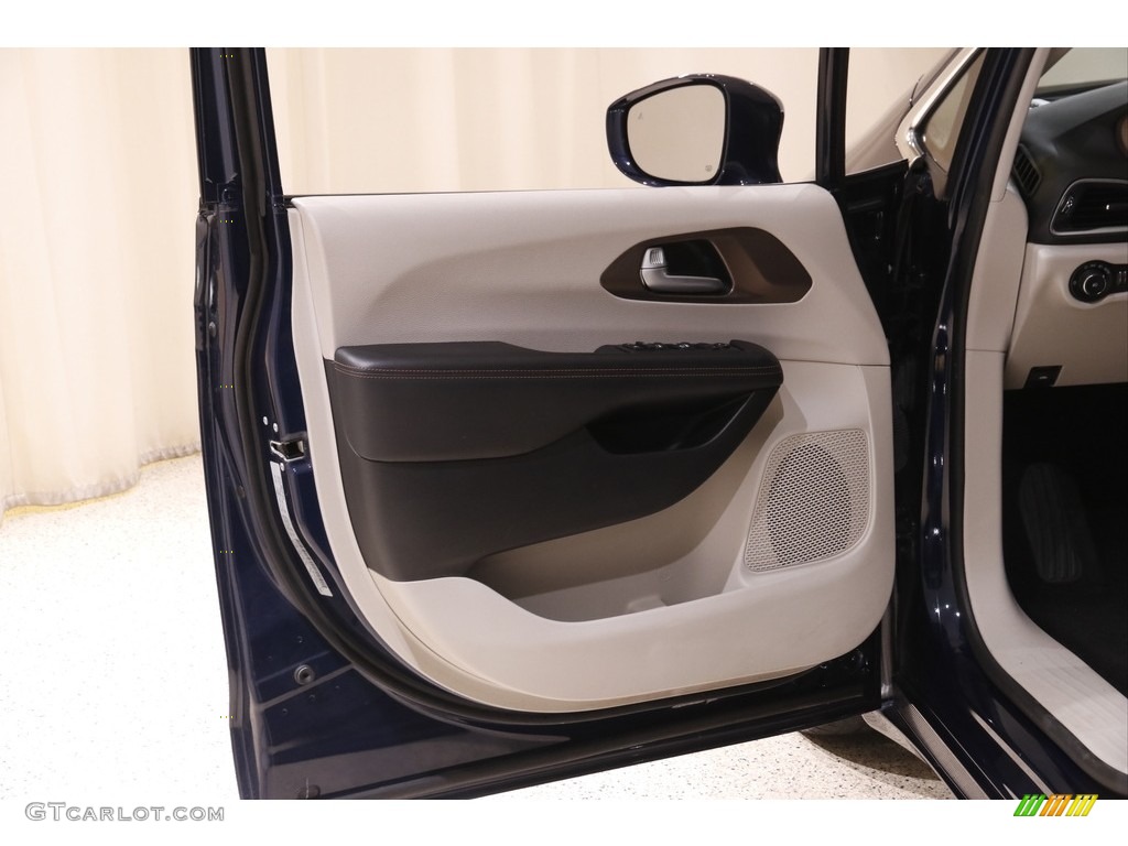 2018 Pacifica Touring Plus - Jazz Blue Pearl / Black/Alloy photo #4