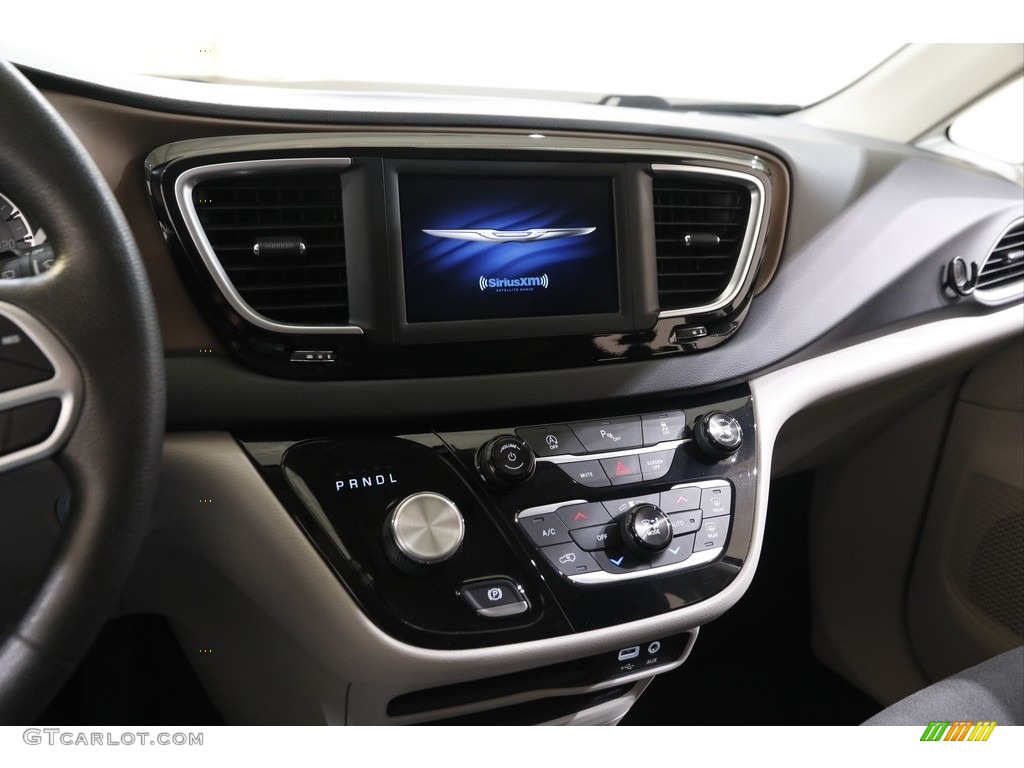 2018 Pacifica Touring Plus - Jazz Blue Pearl / Black/Alloy photo #9