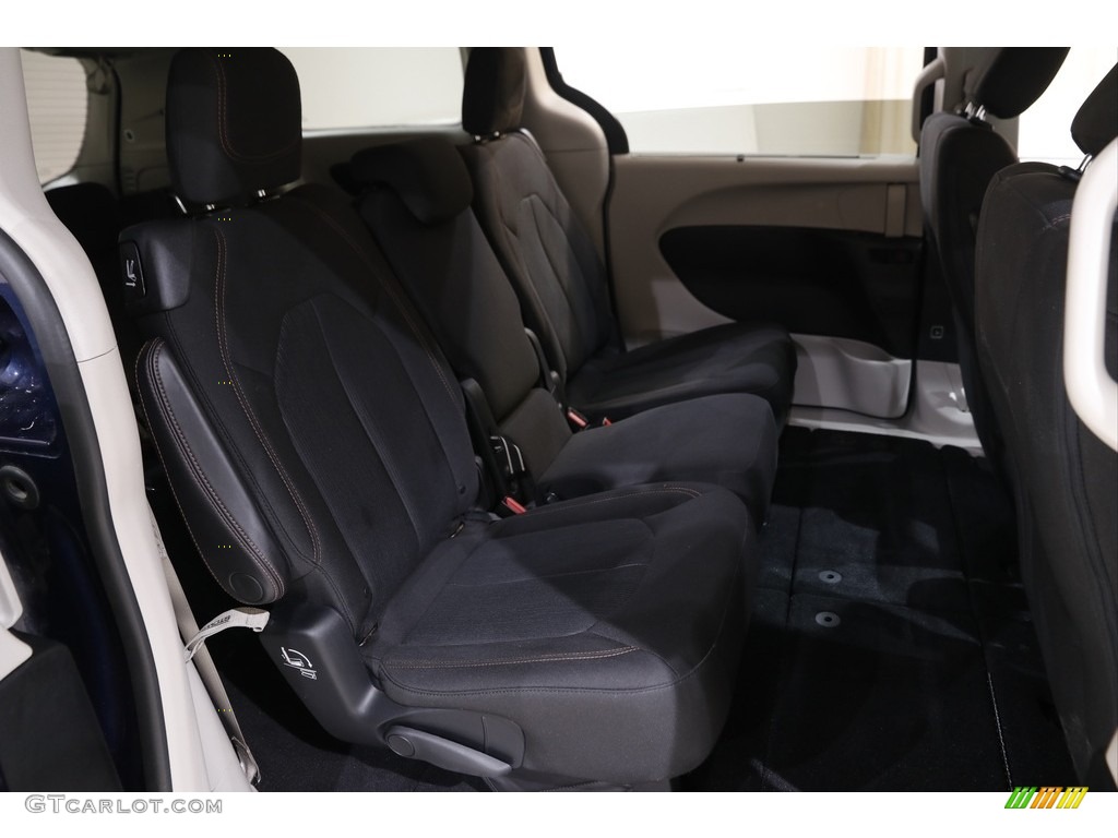 2018 Pacifica Touring Plus - Jazz Blue Pearl / Black/Alloy photo #18