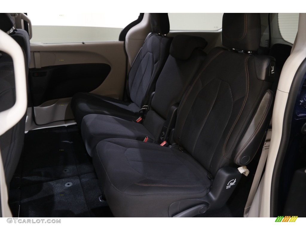 2018 Pacifica Touring Plus - Jazz Blue Pearl / Black/Alloy photo #19