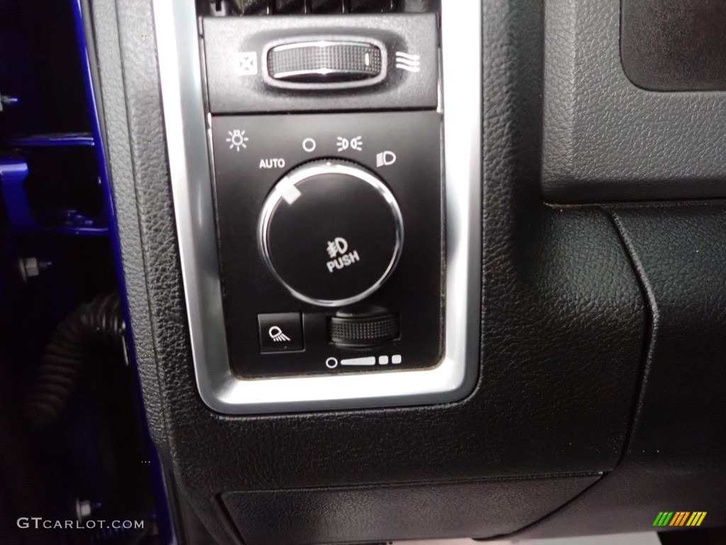 2016 Ram 1500 Outdoorsman Crew Cab 4x4 Controls Photo #143302985