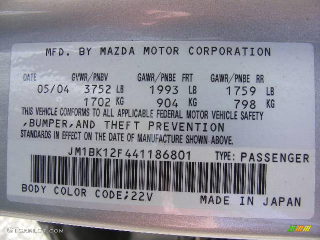 2004 MAZDA3 i Sedan - Sunlight Silver Mica / Black photo #28