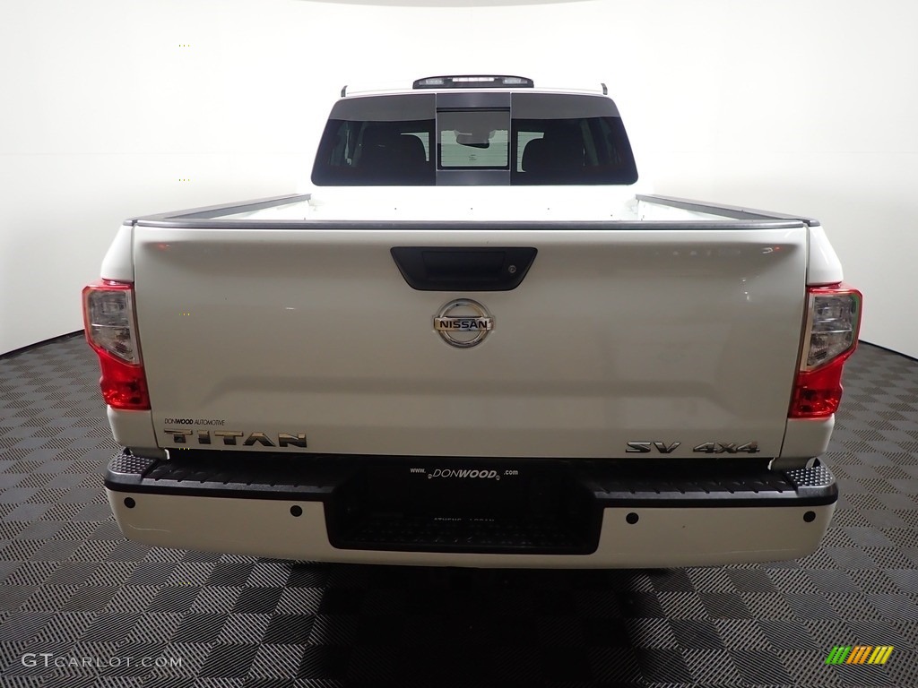 2018 Titan SV Crew Cab 4x4 - Glacier White / Black photo #14