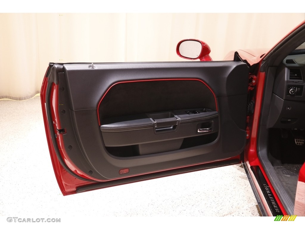 2012 Challenger SRT8 392 - Redline 3 Coat Pearl / Dark Slate Gray photo #4