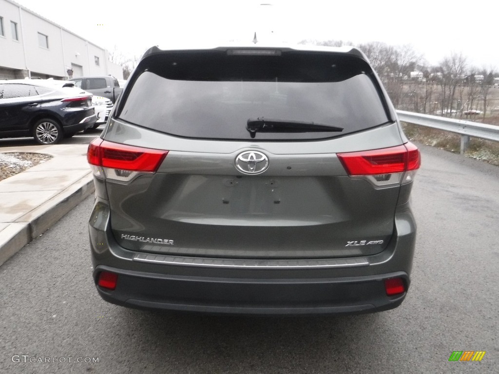 2019 Highlander XLE AWD - Alumina Jade Metallic / Almond photo #15