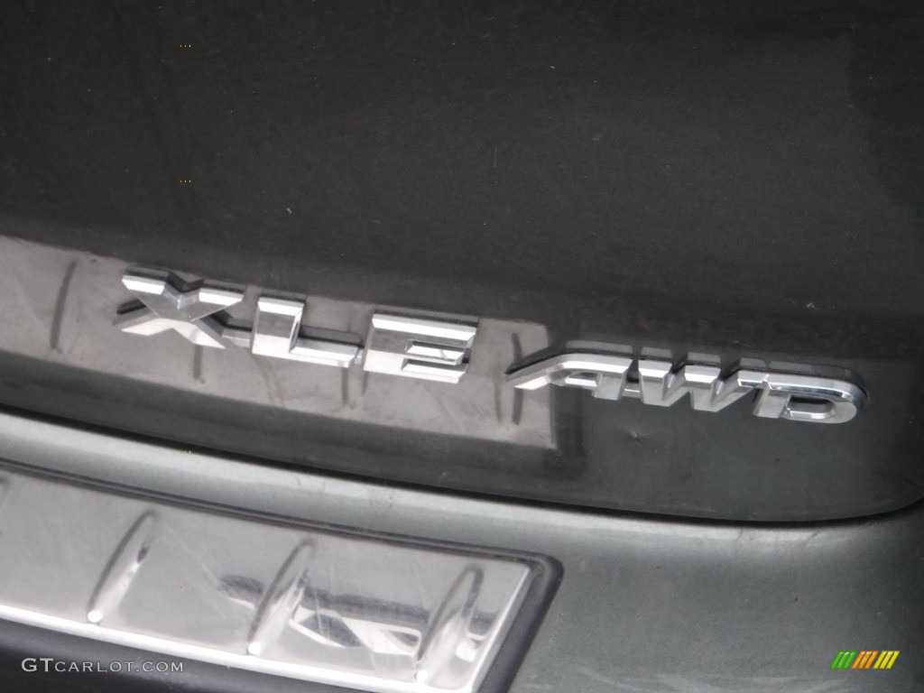 2019 Highlander XLE AWD - Alumina Jade Metallic / Almond photo #17