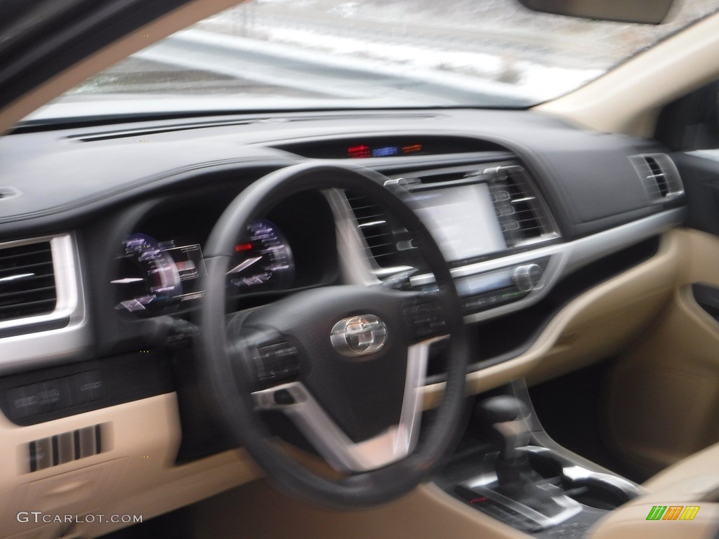2019 Highlander XLE AWD - Alumina Jade Metallic / Almond photo #19