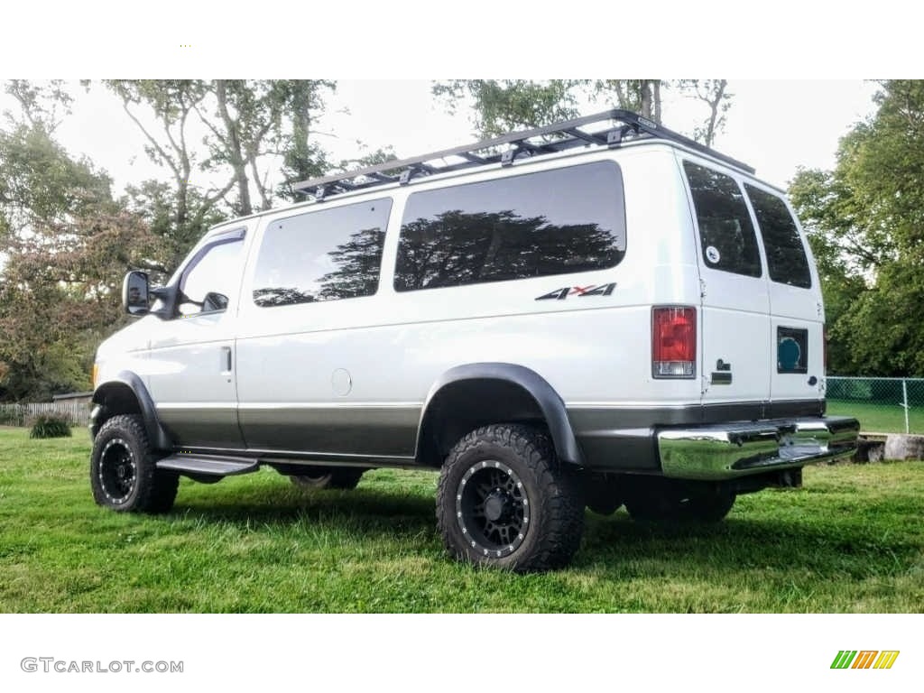 Oxford White 2007 Ford E Series Van E150 Chateau 4x4 Exterior Photo #143323079
