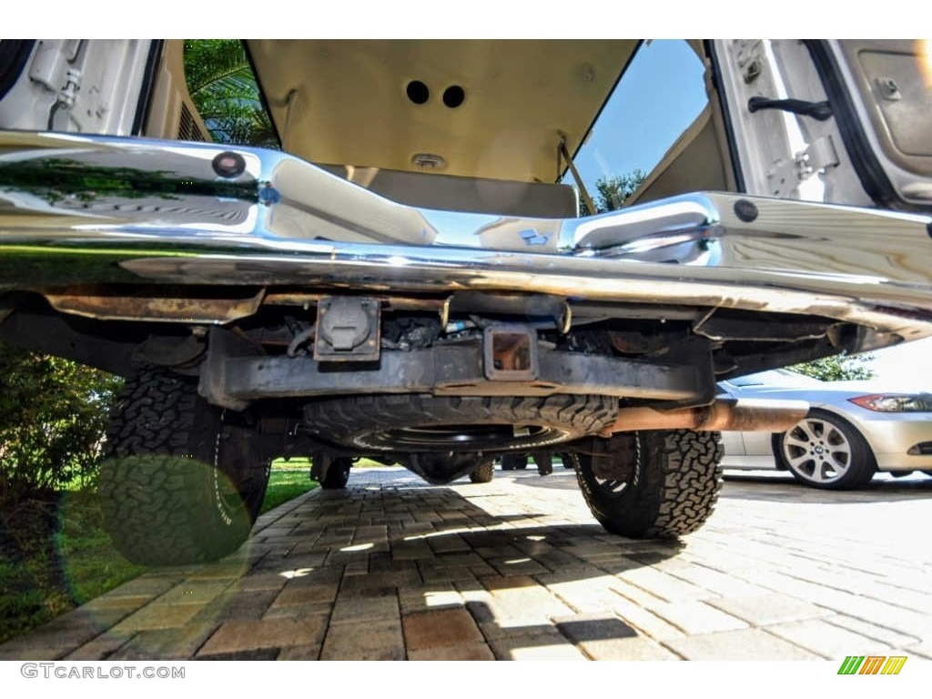2007 Ford E Series Van E150 Chateau 4x4 Undercarriage Photo #143323103