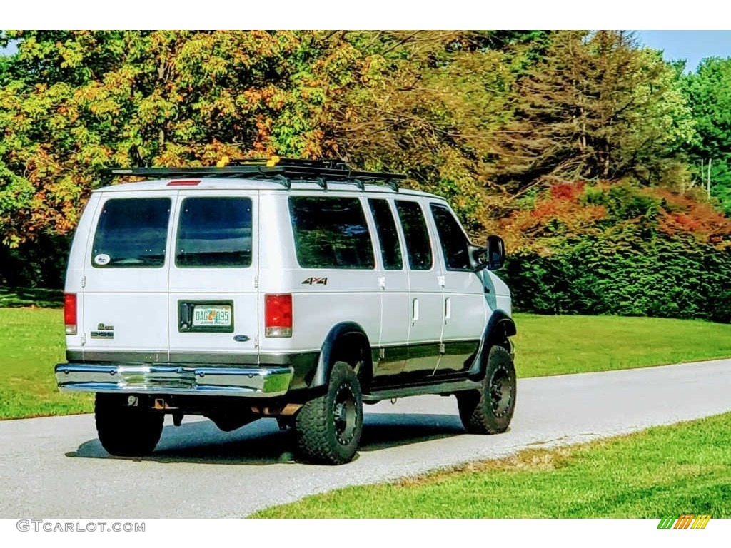 2007 E Series Van E150 Chateau 4x4 - Oxford White / Medium Pebble Beige photo #19