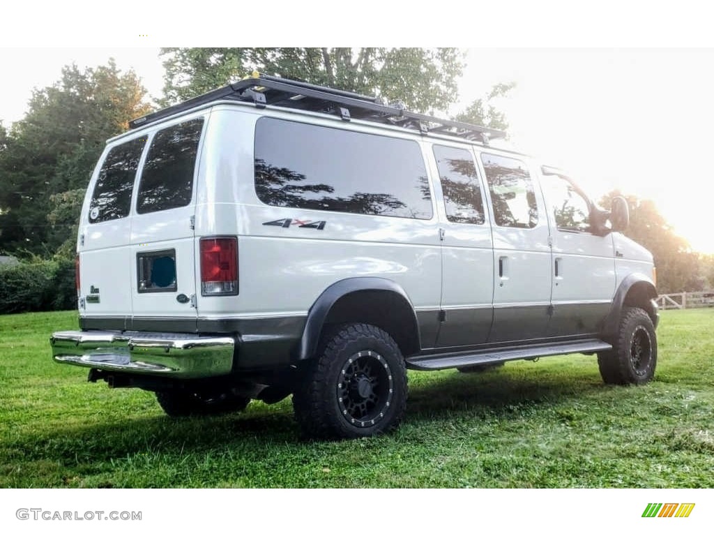 2007 E Series Van E150 Chateau 4x4 - Oxford White / Medium Pebble Beige photo #21