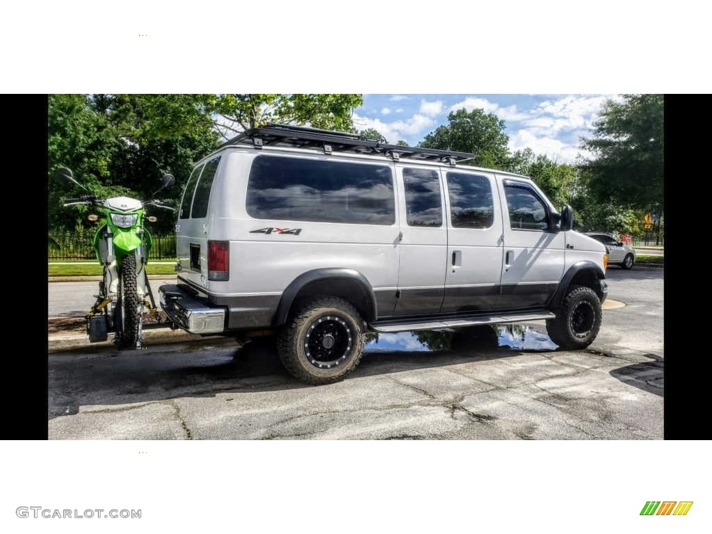 Oxford White 2007 Ford E Series Van E150 Chateau 4x4 Exterior Photo #143323127